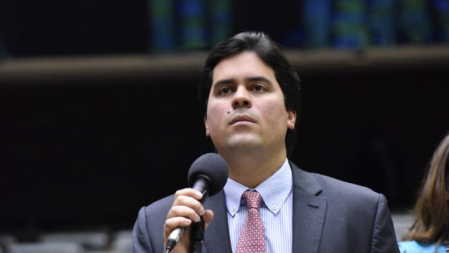 Ministro do Esporte desafia orientação do PP e permanece no governo Lula