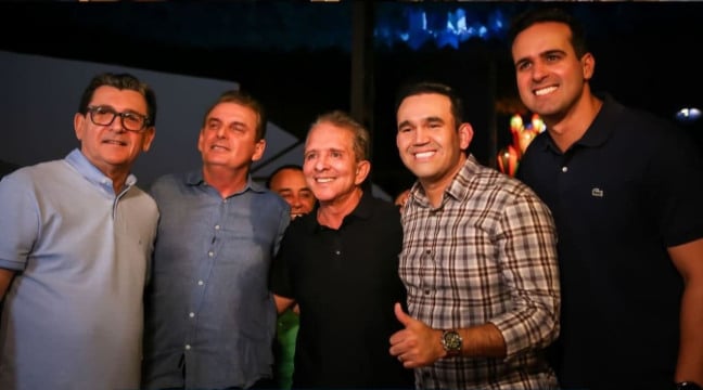 Chico Mendes prestigia aniversários de Jhony Bezerra e Renan Maracajá ao lado de Lucas Ribeiro e Nabor em Campina Grande