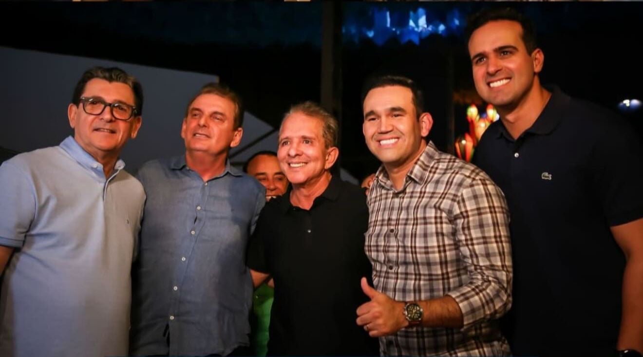Chico Mendes prestigia aniversários de Jhony Bezerra e Renan Maracajá ao lado de Lucas Ribeiro e Nabor em Campina Grande