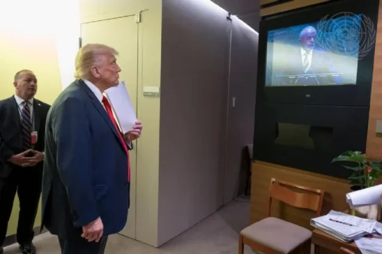 BASTIDORES: Trump é flagrado assistindo ao discurso de Lula antes de abraçá-lo e elogiá-lo; veja