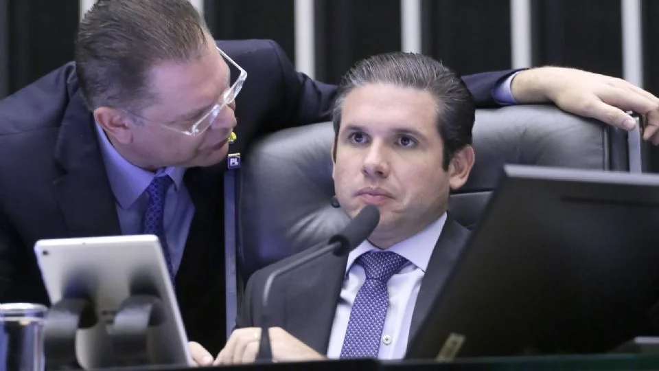 Após PEC da Blindagem, Motta vai colocar anistia a golpistas em votação