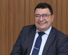 Justiça Eleitoral cassa prefeito e vice de Soledade e torna ex-gestor inelegível por 8 anos após gastos milionários em festa