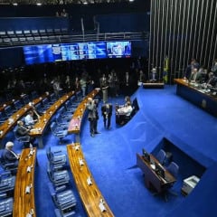 Senado assume o protagonismo, enterra PEC e expõe a Câmara - Por Nonato Guedes
