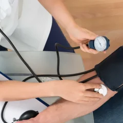 Nova diretriz da Sociedade Brasileira de Cardiologia rebaixa limite de pressão arterial considerada de risco; veja