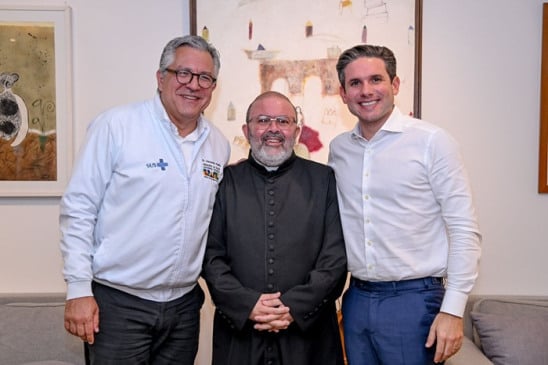 Deputado Hugo Motta anuncia R$ 500 mil para Hospital Padre Zé em encontro com Padre George