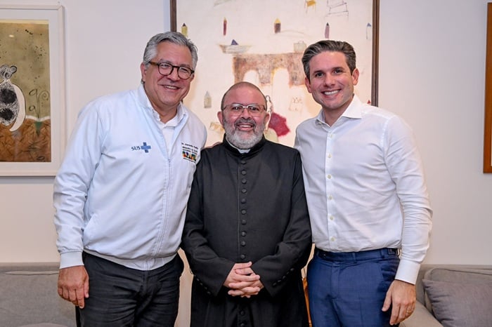 Deputado Hugo Motta anuncia R$ 500 mil para Hospital Padre Zé em encontro com Padre George