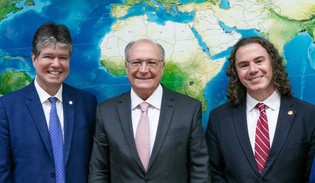 Ruy e Veneziano se reúnem com vice-presidente da República em busca de benefícios para setor da cana-de-açúcar do Nordeste