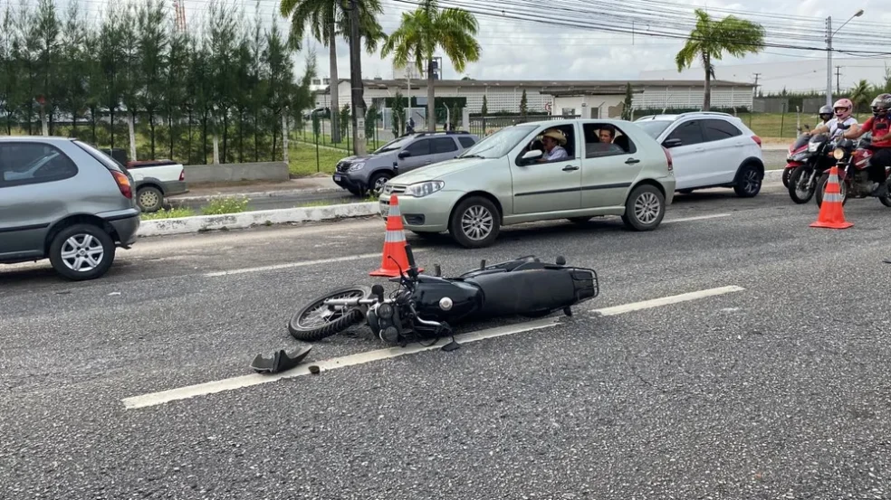 Motociclista morre após acidente com carreta na BR-230, em 2023 — Foto: Sílvia Torres/TV Cabo Branco

