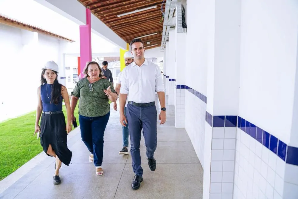 Lucas Ribeiro inspeciona obra do novo Caic em Campina Grande; escola será uma das entregas do aniversário da cidade