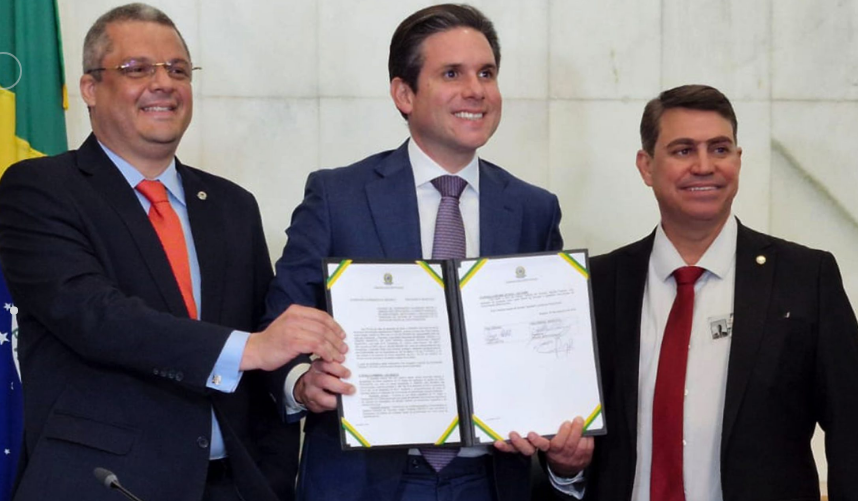 Hugo Motta e Dinho assinam criação da Rede Legislativa Metropolitana