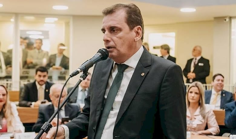 João Azevêdo sanciona lei de Chico Mendes que combate superendividamento em apostas virtuais na Paraíba