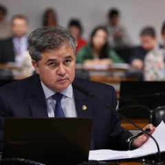 Com a tragédia pela ingestão de bebidas adulteradas, Efraim lembra atuação contra contrabando e pirataria