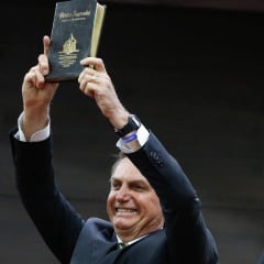 Moraes permite grupo de oração com 16 pessoas na casa de Bolsonaro